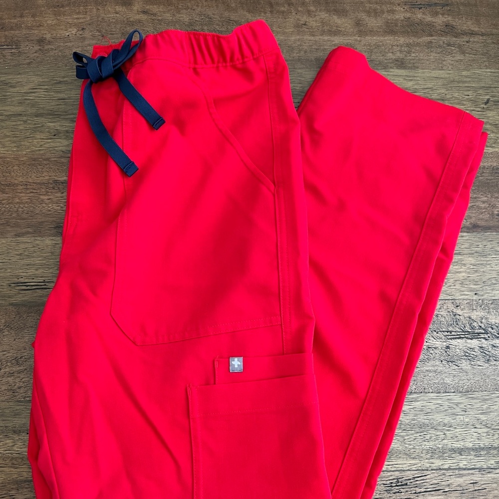 *BUNDLE* GOOD AS BRAND NEW. FIGS MEN CAIRO PANTS & LEON TOP  SMALL SIZE